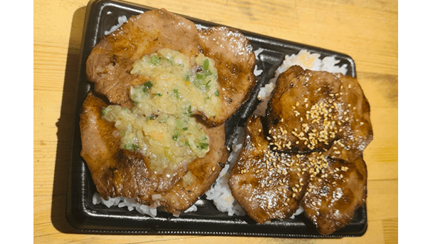 炙り牛タン二色丼