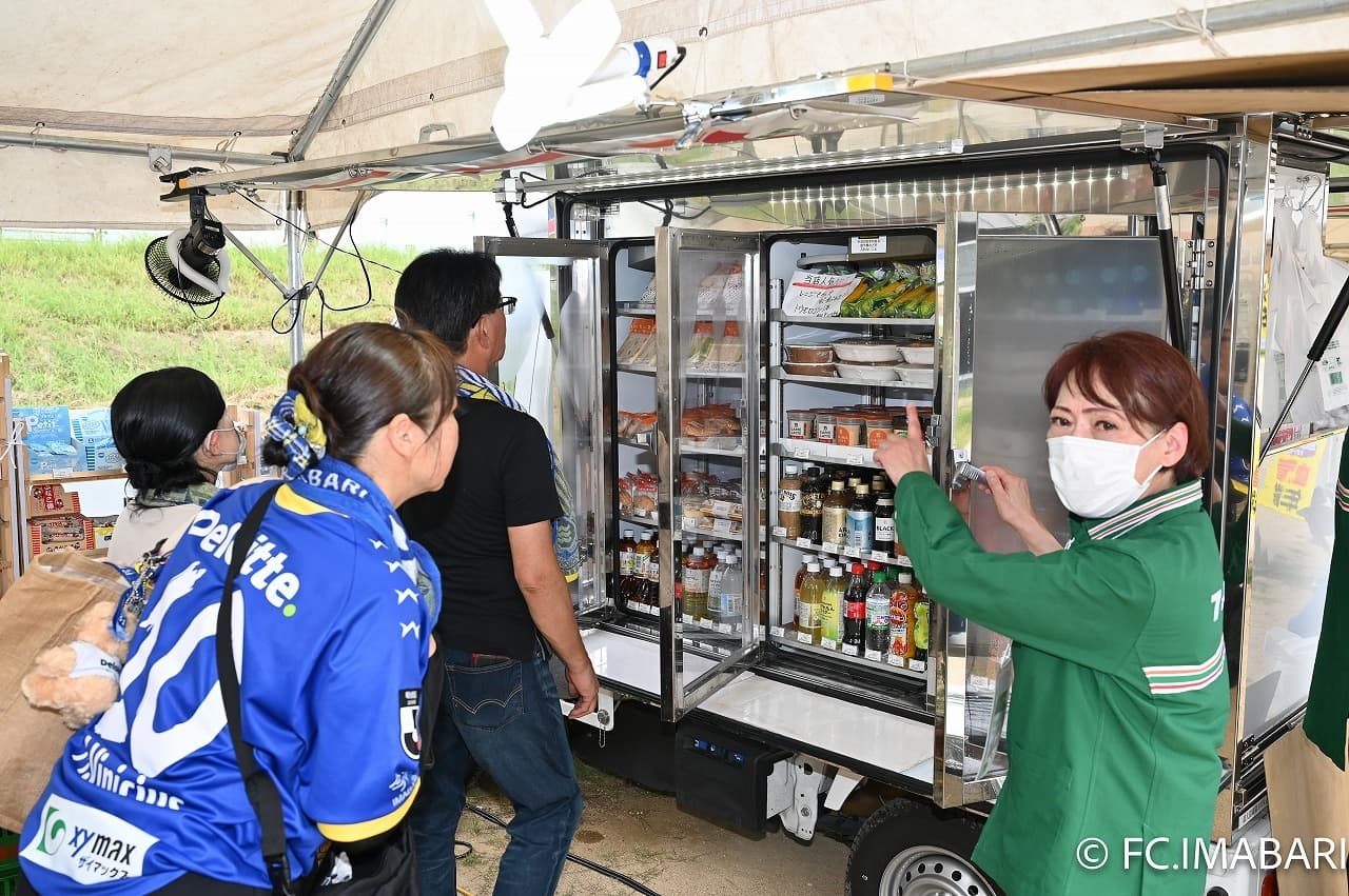 セブンイレブン移動販売車にて出張販売