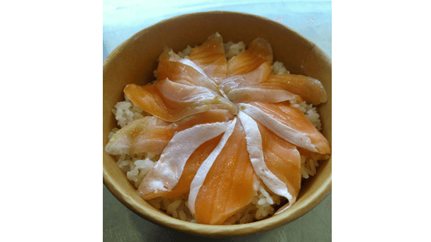 サーモンハラス丼