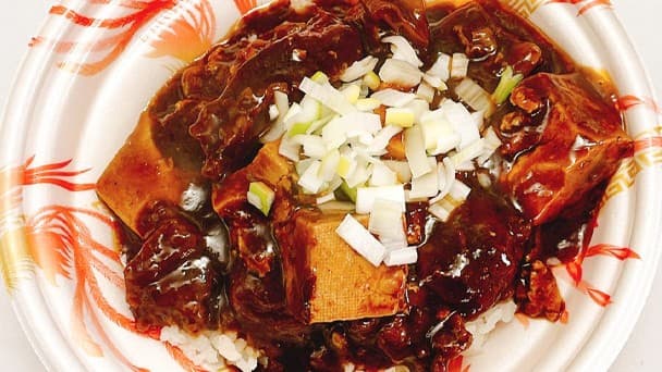 土佐あかうし牛スジ麻婆丼